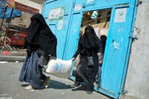 On World Food Day, Mona Relief distributes 110 food aid baskets in Sana’a