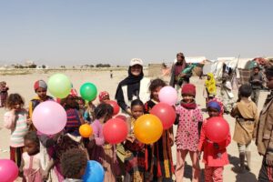Mona Relief team spends fun-filled day with 160 children at al-Khamees IDPs hosting site