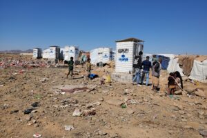 Funded by IOM Yemen, Mona Relief installs & distributes 48 dual latrines for IDPs in Sana’a