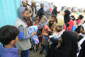 Mona Relief finishes delivering 1045 orphaned children Eid al-Fitr clothing