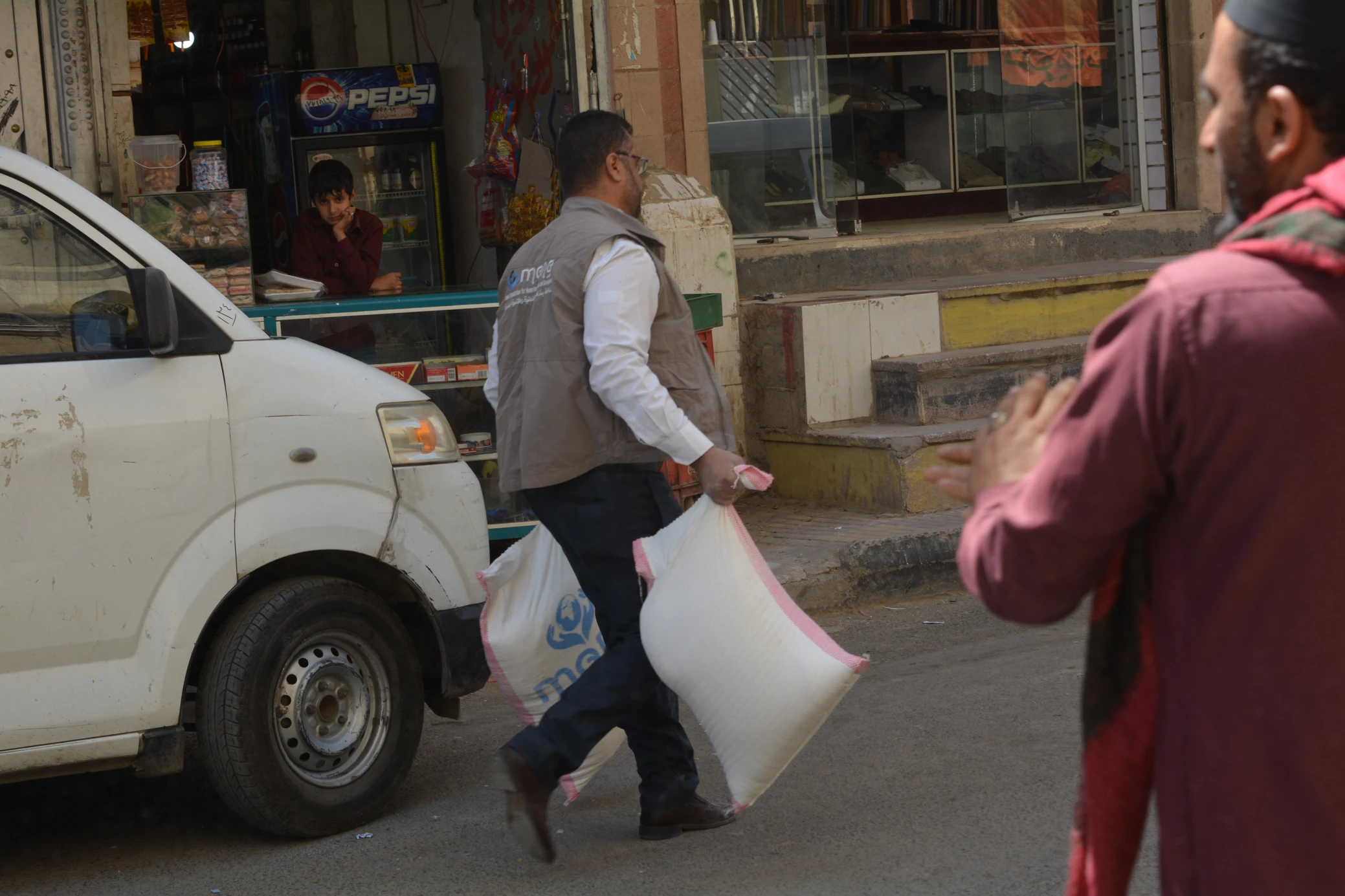 You are currently viewing 15 families received food packages in Sana’