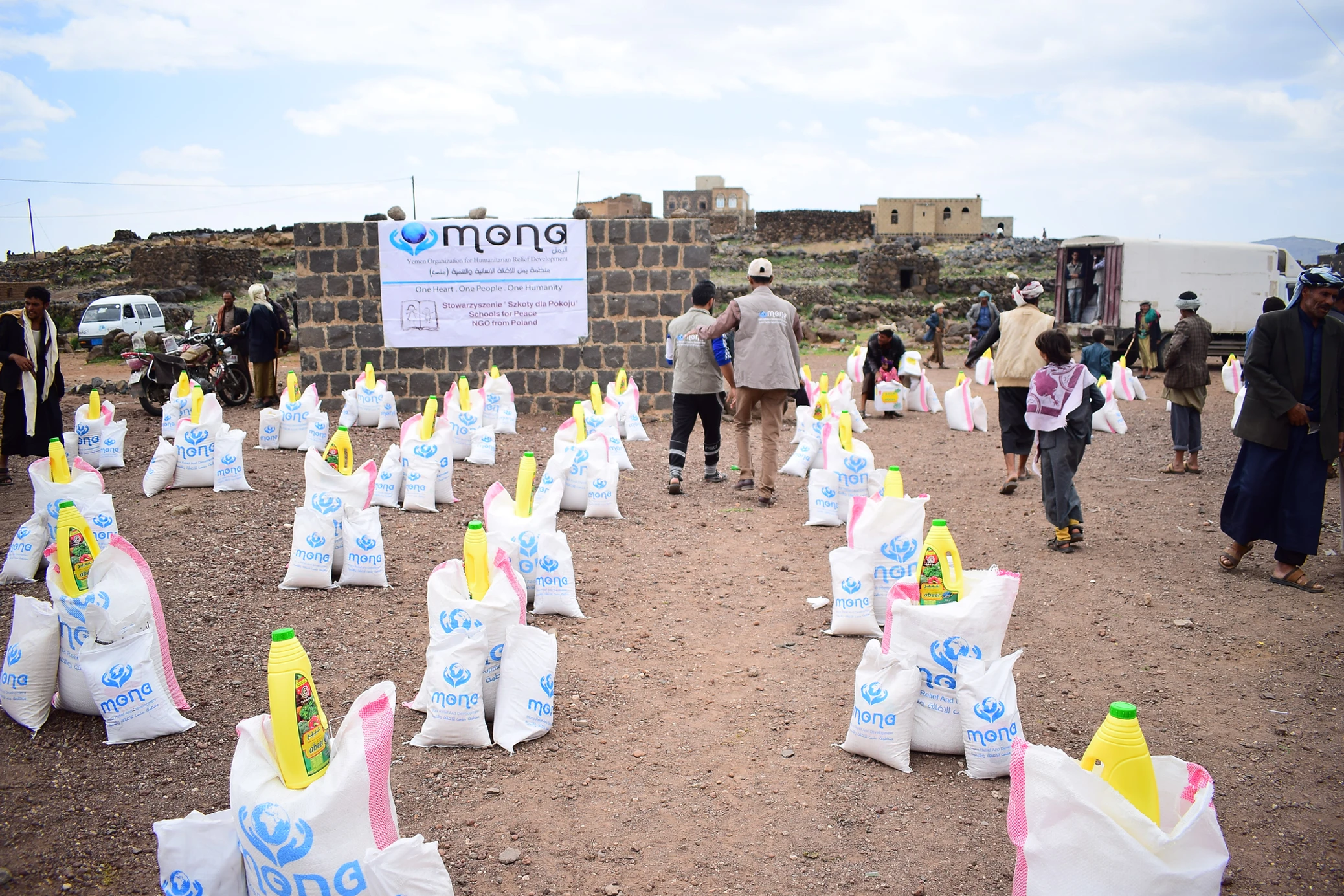 You are currently viewing Mona Relief delivered 100 families in Sana’a food aid baskets