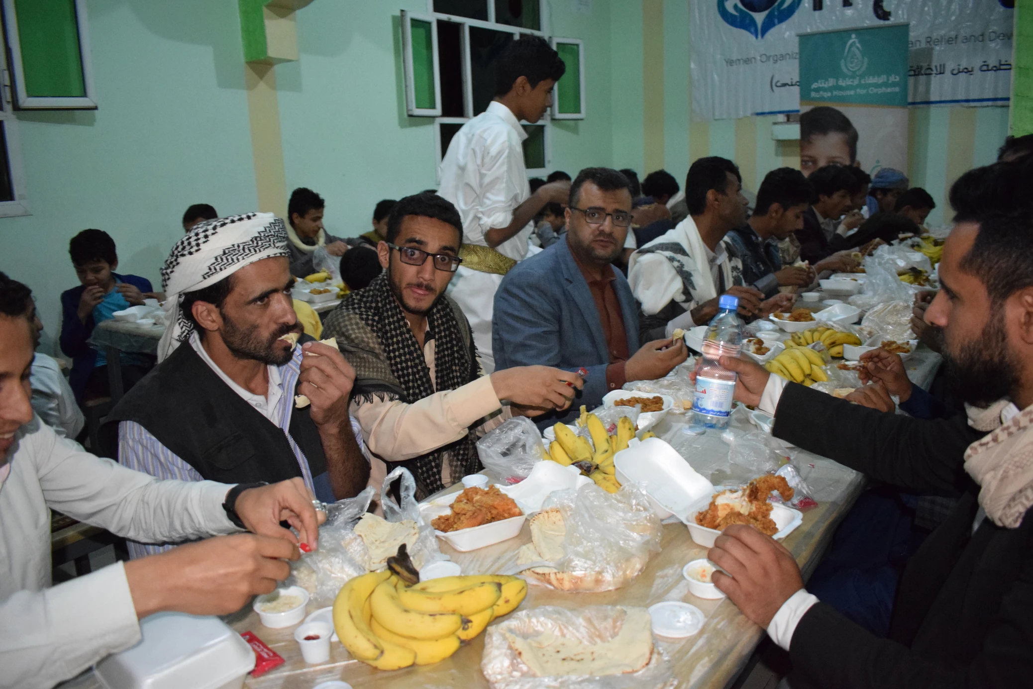 You are currently viewing 100 orphans received Iftar meal in Sana’a