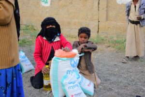 Mona Relief distributes 500 food baskets in Seham area of al-Haymah al-khargia district of Sana’a