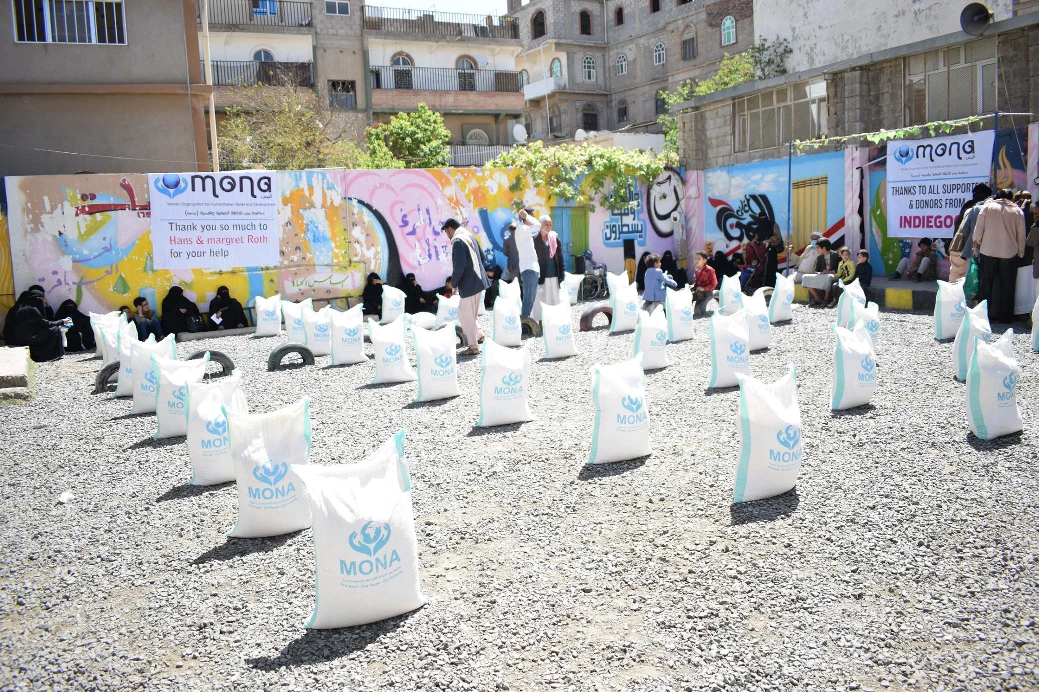 You are currently viewing 100 people with special needs received food aid baskets from Mona Relief
